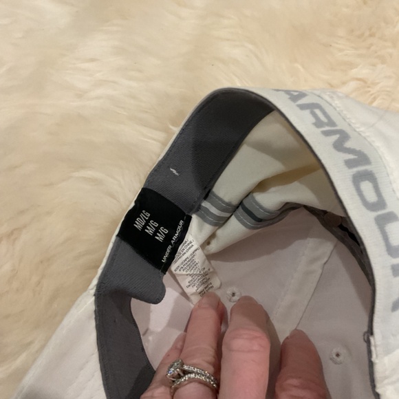 Under Armour White Golf Hat - Picture 7 of 7